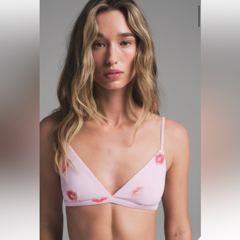 SKIMS SLEEP TRIANGLE BRALETTE | CHERRY BLOSSOM LIPSTICK